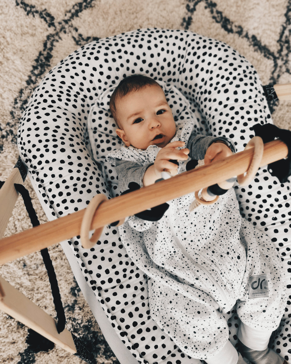 Baby nest cu bază detașabilă Velvet Dots